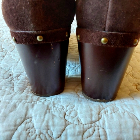 UGG Lynnea Brown Suade Wood heel Clog Boots Buckle Booties Size 7 In - Picture 3 of 13